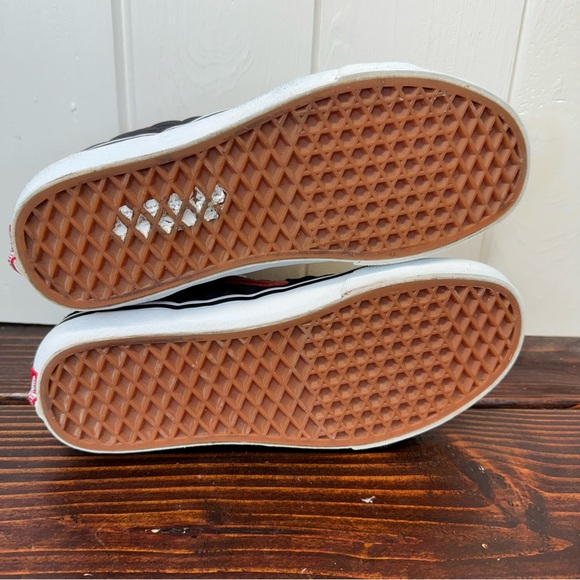 VANS Sk8-hi Quilted in Black & Red - Picture 7 of 8